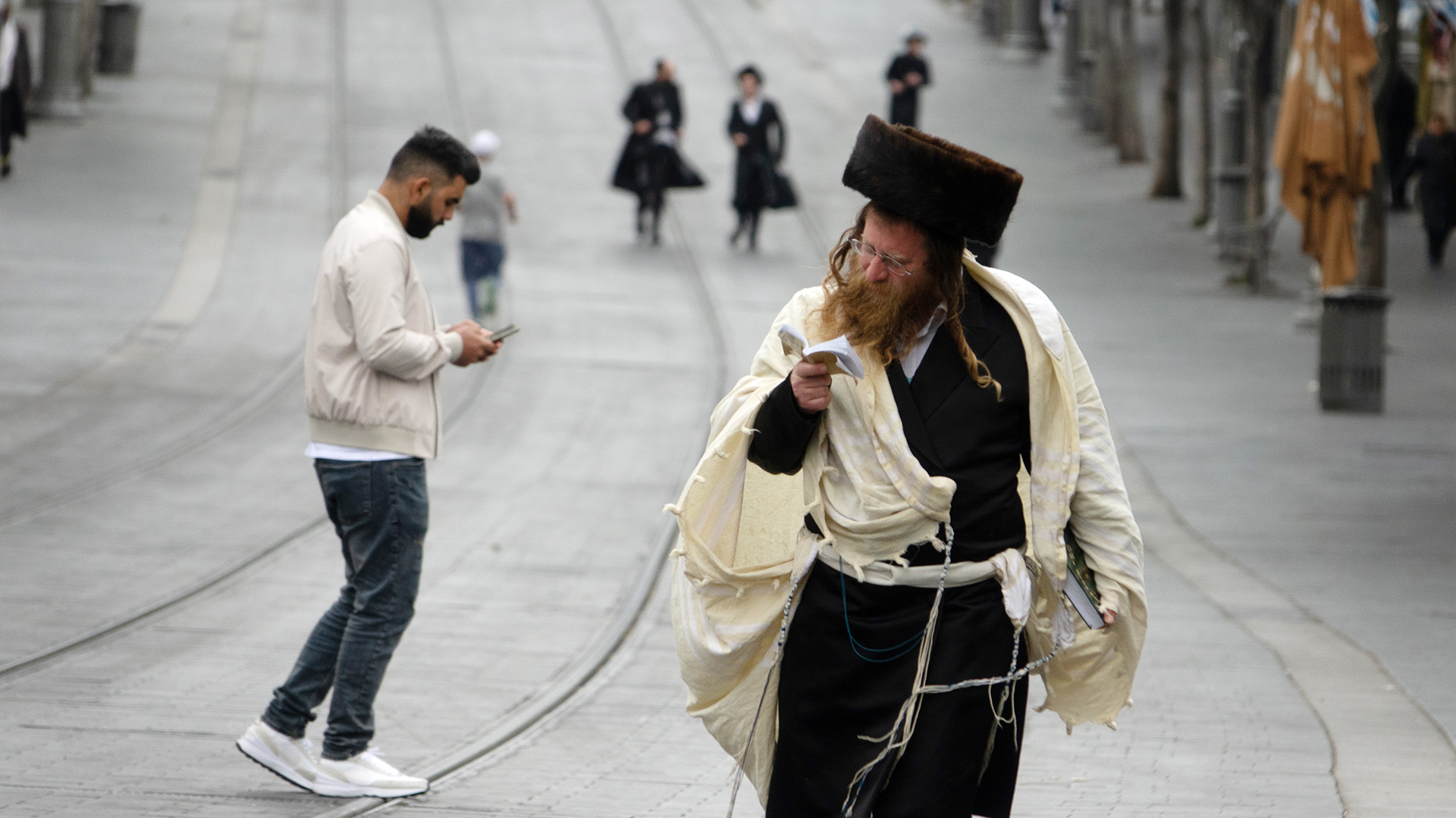 Die Jaffa-Straße in Jerusalem am Schabbat