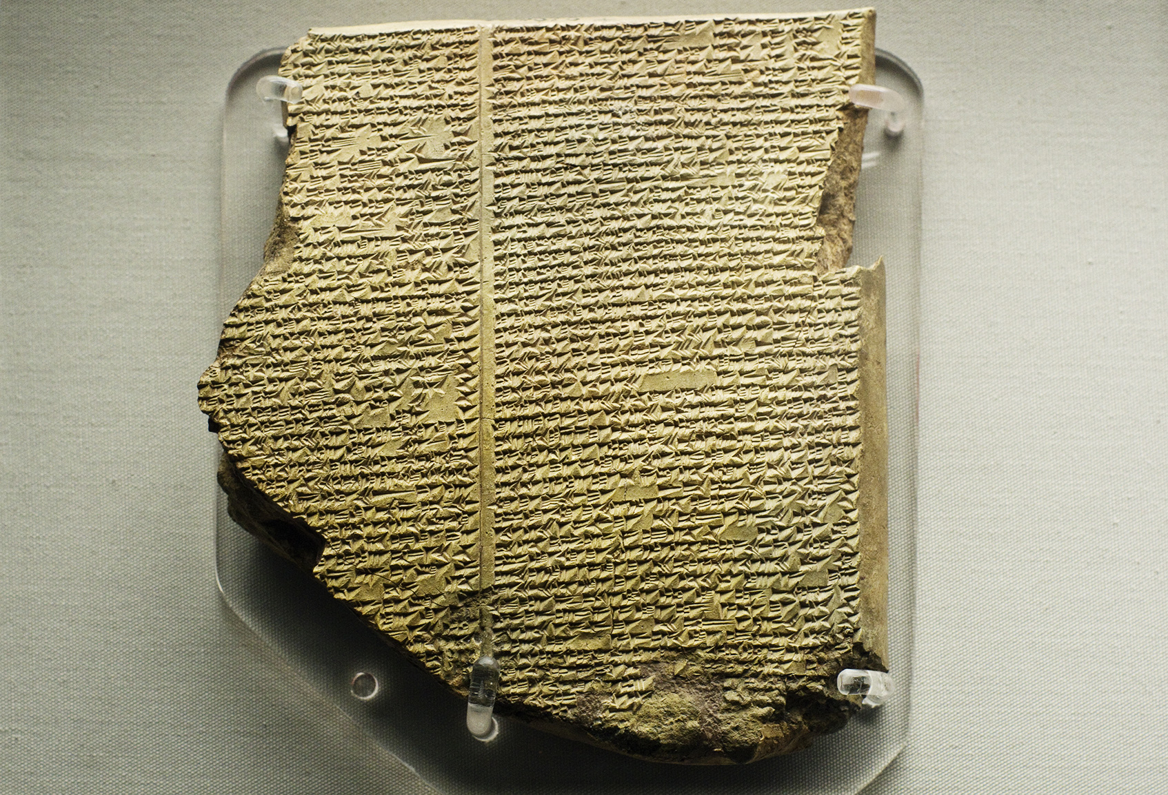 Auf der Tafel 11 des berühmten Gilgamesch-Epos ist die Sintflutgeschichte wiedergegeben.
