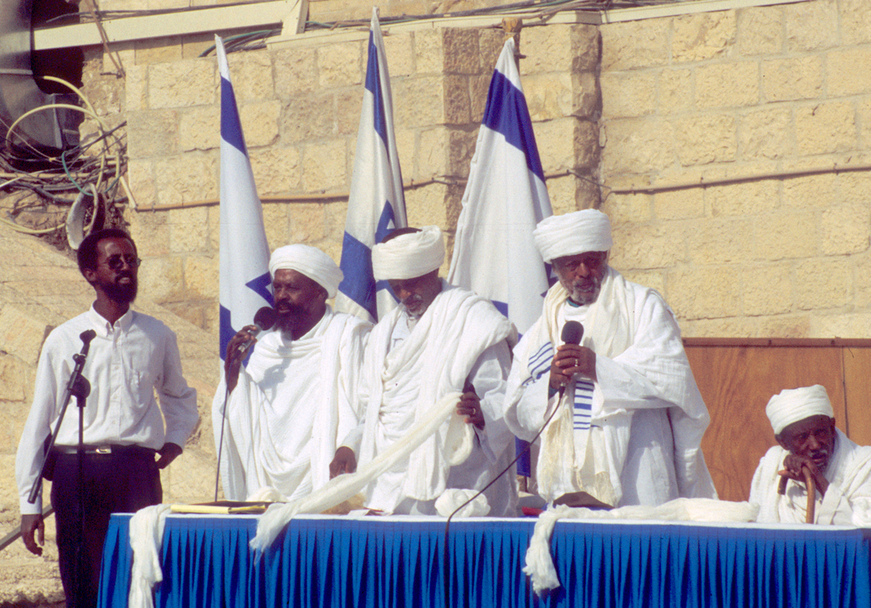 Eingewanderte Juden aus Äthiopien bei einer Versammlung an der Klagemauer in Jerusalem.