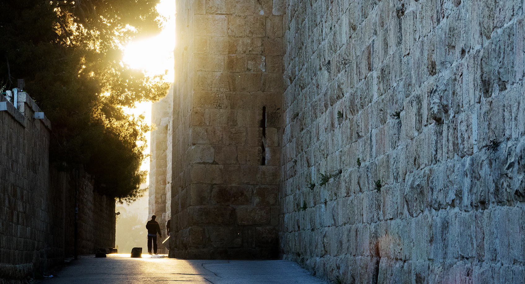 Bei Sonnenuntergang entlang der Mauer der Jerusalemer Altstadt.